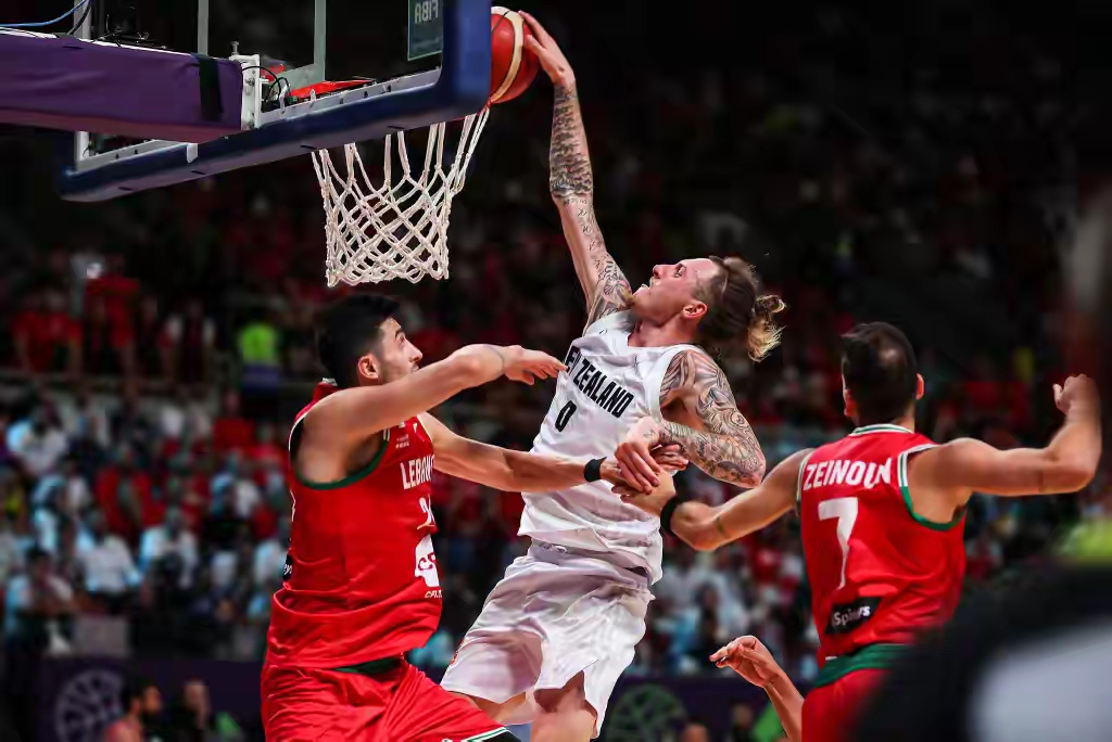 关于NBA常规赛赛程吃紧，曼联赛后篮板制胜，压力陡增，轮换策略成焦点的信息