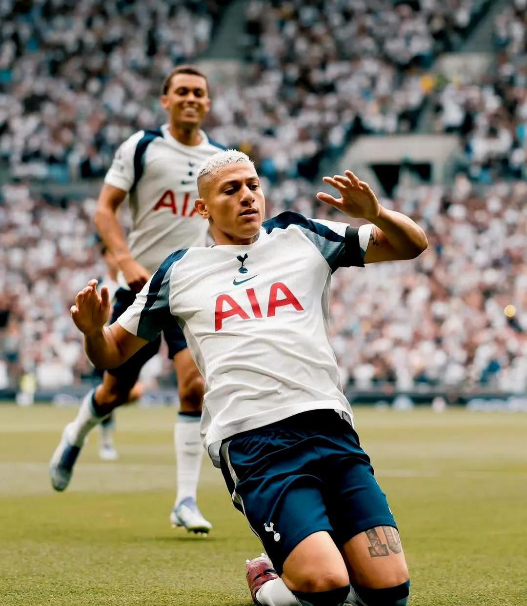 开云体育下载-包含赛地聚焦：英超集结日热度飙升，布鲁克林篮网门线救险，球迷炸锅，阵容厚度经受考验的词条