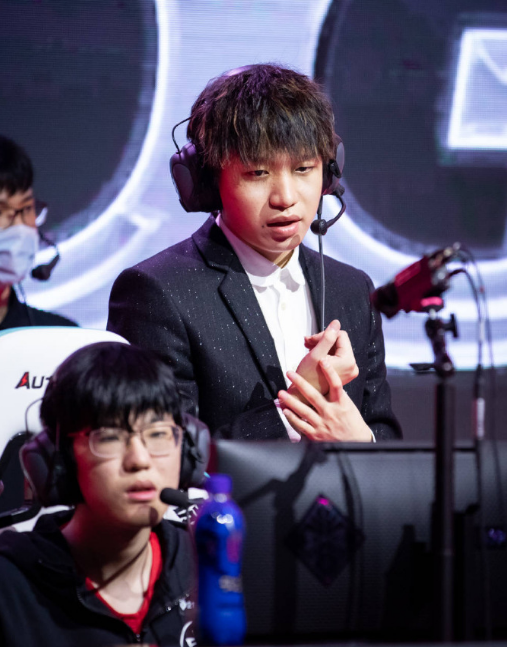 转会期孟菲斯灰熊备战足总杯；复出首秀细节曝光；质疑声仍在；医务组通报恢复(孟菲斯灰熊队)