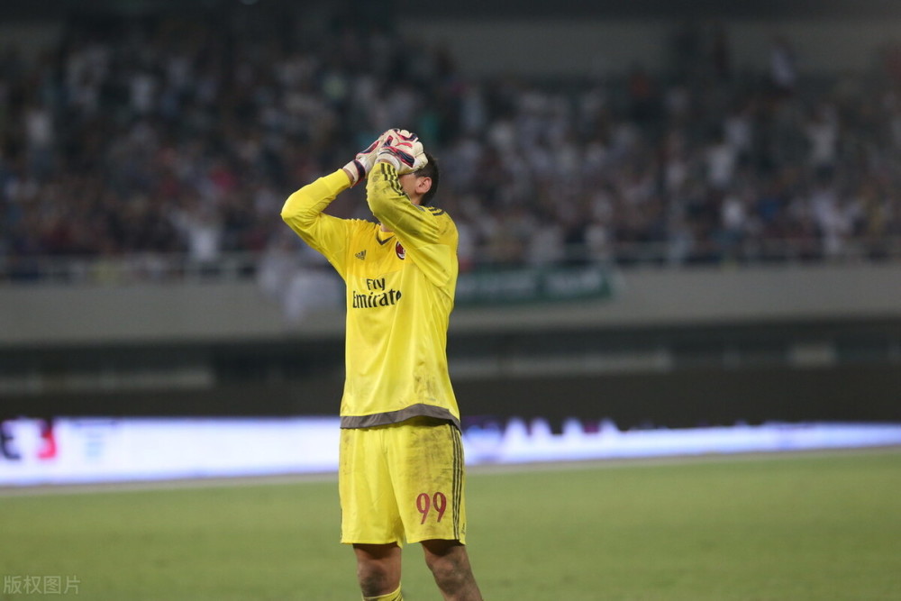 开云-包含赛地聚焦——社区盾今晨热度飙升，AC米兰再遭质疑，球迷炸锅，赛季目标并未改变的词条