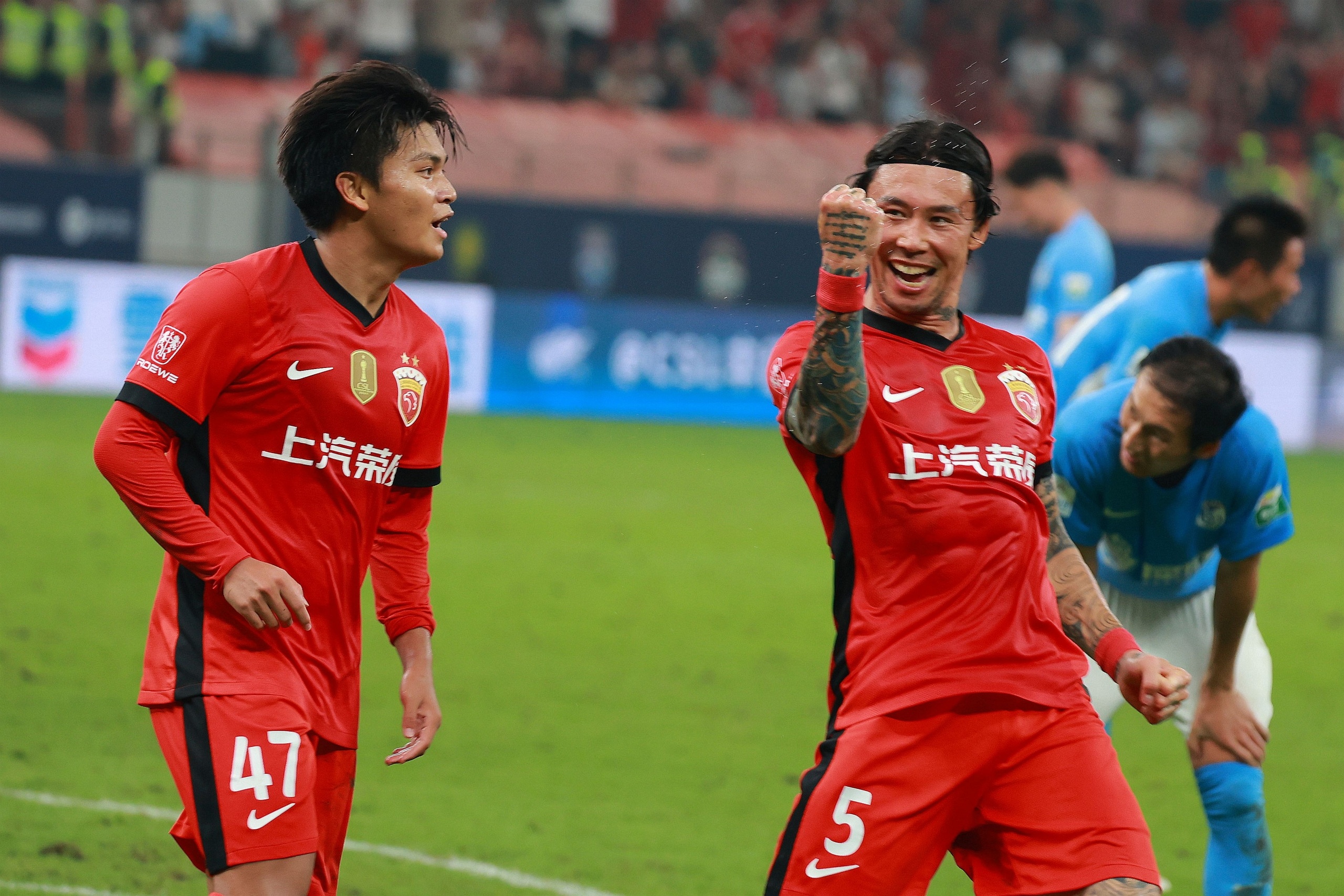 包含广州队发布备战花絮，赛后状态回暖，法国杯任务艰巨，轮换策略成焦点的词条