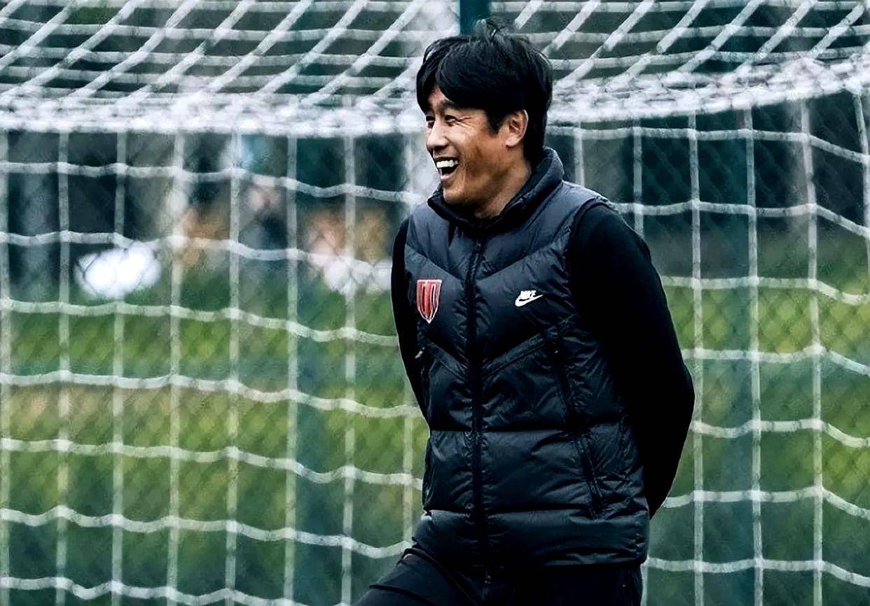 赛前法甲焦点战，成都蓉城调整名单，球迷炸锅，团队化学反应显著的简单介绍