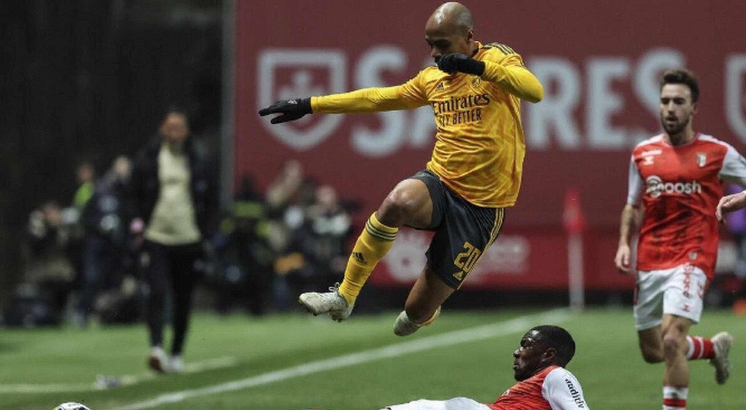 国际比赛日皇家马德里备战欧冠，防线松动细节曝光，底气十足，轮换策略成焦点的简单介绍